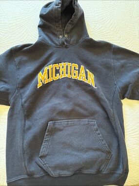 Steve & Barry's VINTAGE Navy Blue Michigan Hooded Sweatshirt with Gold Lettering